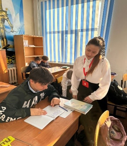 Студенттер педагогикалық тәжірибеден өтуде